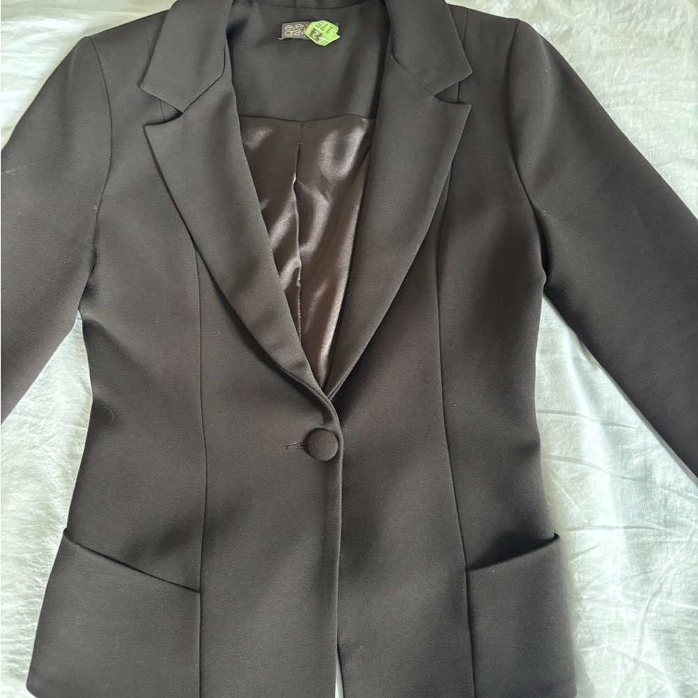 Eve Gravel Black Tailored Blazer with Structured Shoulders